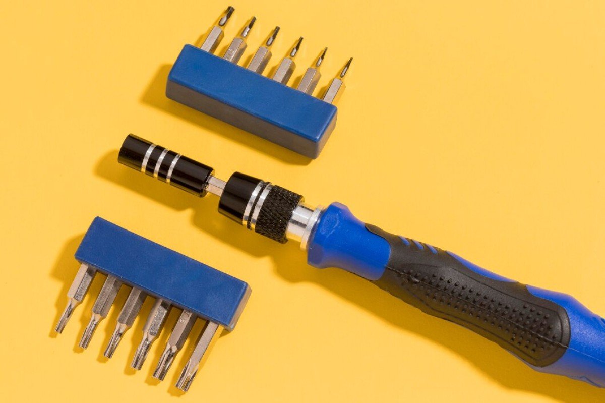 What are the benefits of M12 connectors?