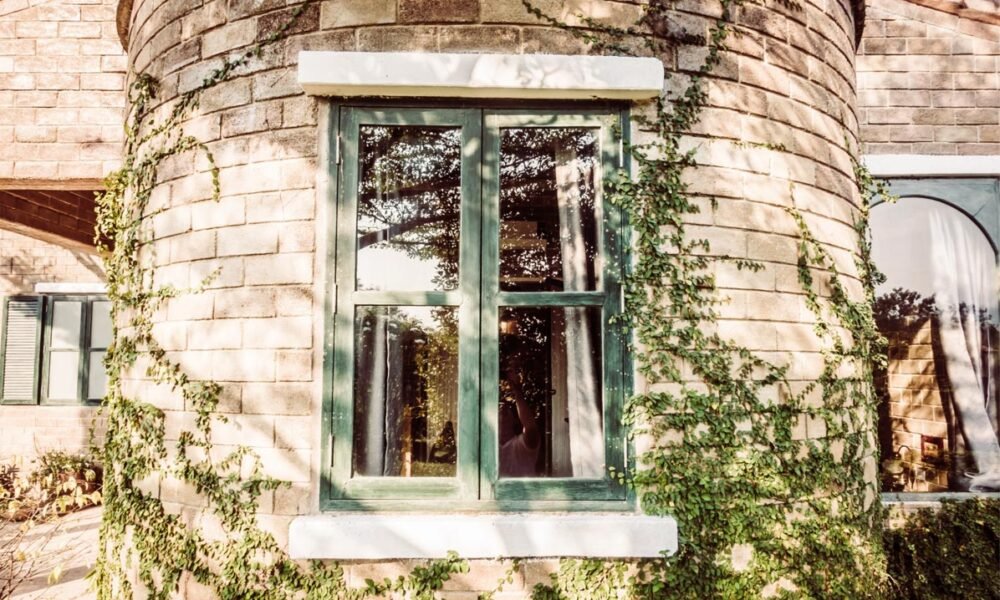 Rooflines, Bay Windows and Front Gardens