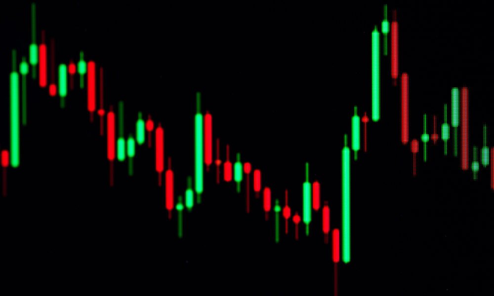 Tweezer Top Explained: The Candlestick Pattern That Signals A Possible Shift In Momentum