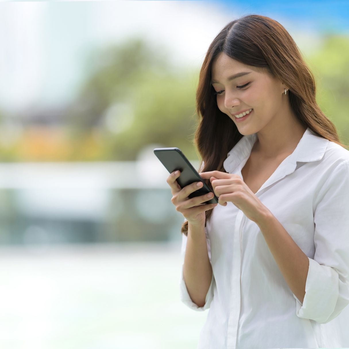 How Students Can Stay Connected During Study Abroad and Gap Year Adventures